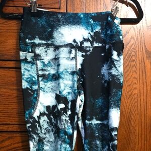 Under Armour Women Black and Blue Patterned Leggings Small New W/o Tags